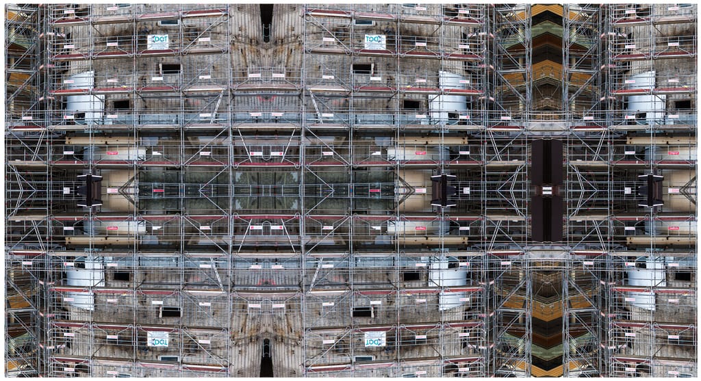 iMAGIES URBAINES Paintings Under Construction/Scaffolding Serie Photo Composition sur échafaudage #01