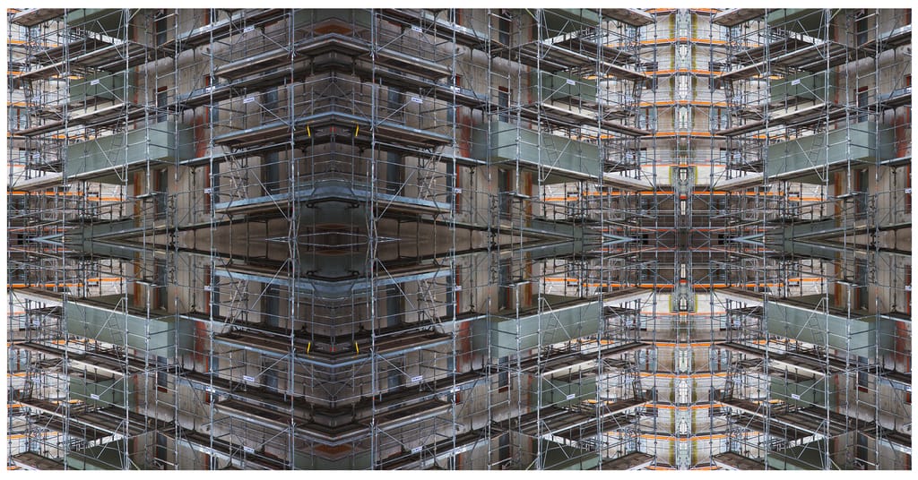 iMAGIES URBAINES Paintings Under Construction/Scaffolding Serie Photo Composition sur échafaudage #05